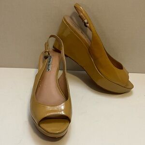 Charles David mustard yellow wedges 8.5
